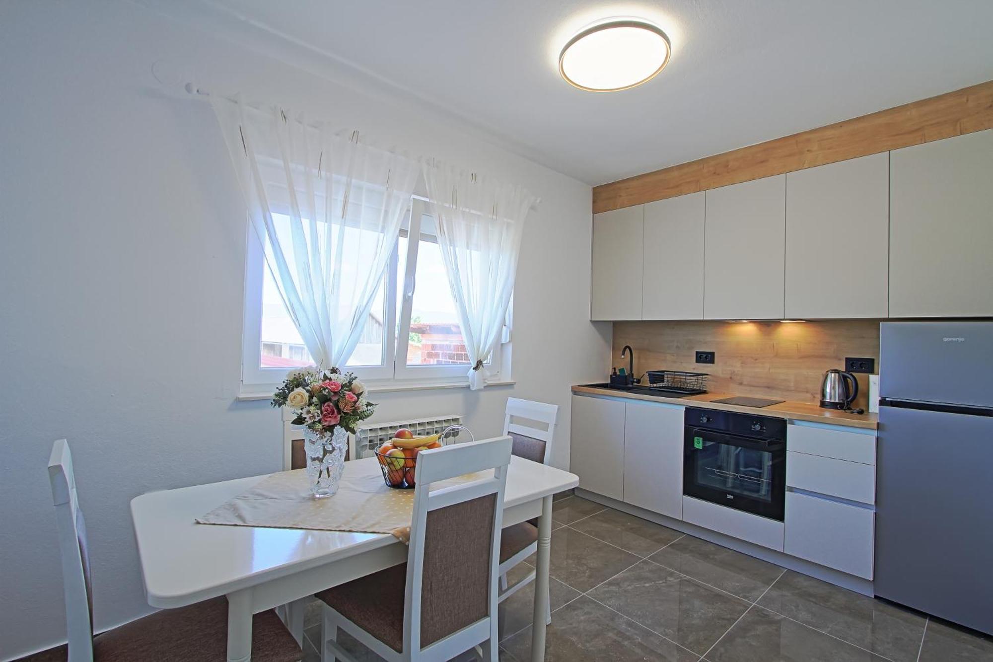 Guesthouse Viktorija Flat Otocac Ngoại thất bức ảnh