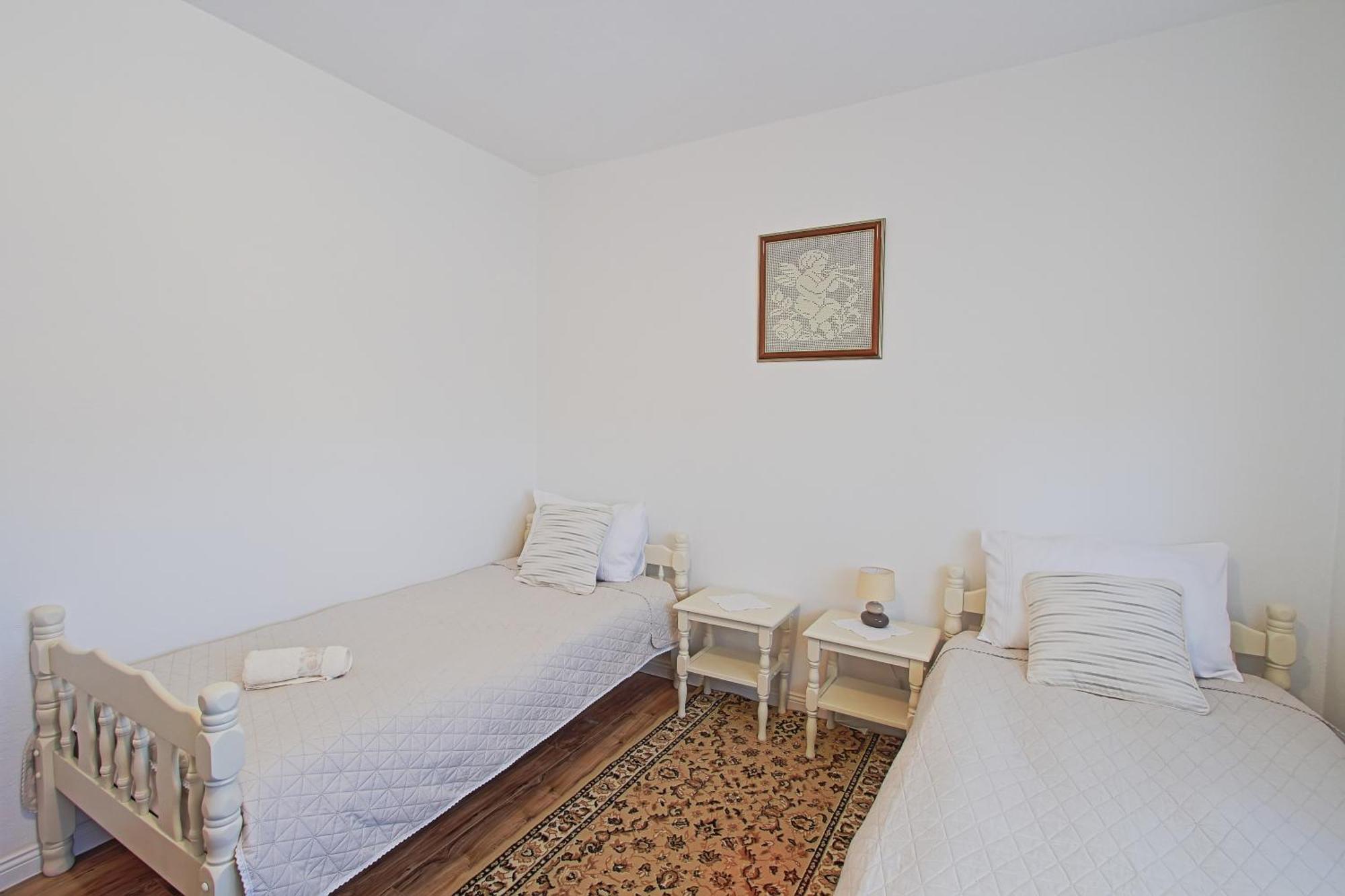 Guesthouse Viktorija Flat Otocac Ngoại thất bức ảnh